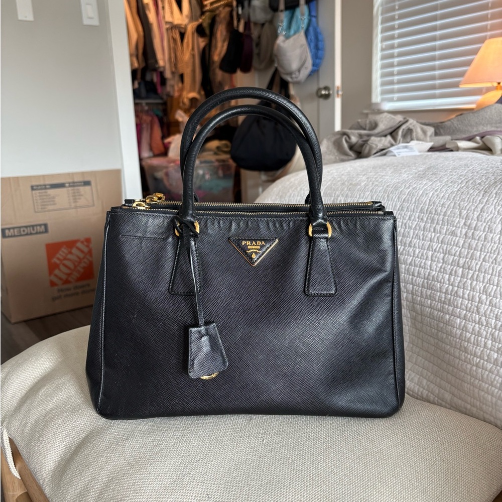 *Authentic* Prada Galleria medium Saffiano leather bag